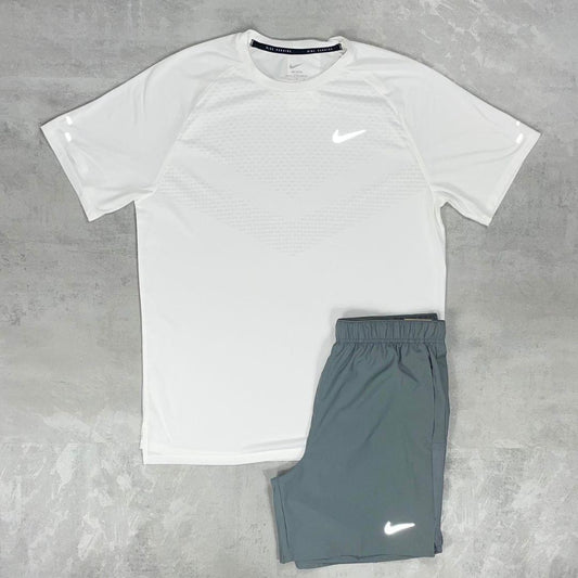 Nike White Strike ADV T-Shirt Set