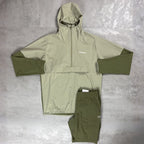 Berghaus 'Dark Green' Wandermoor Windrunner Set